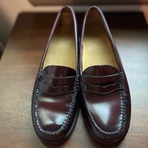Classic brown/Maroon Weejuns G. H. Bass Women’s Loafers